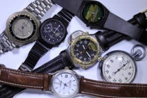 מגוון של שעונים